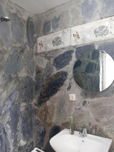 Ein Badezimmer in der Unterkunft Stone House marexi