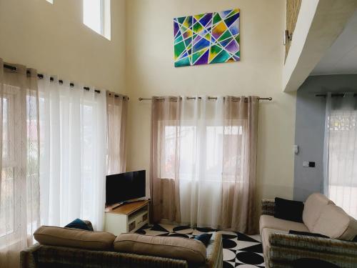 a living room with two couches and a tv at House Sleeps6-Bbq-Balcony-ScenicMountainView in Freetown