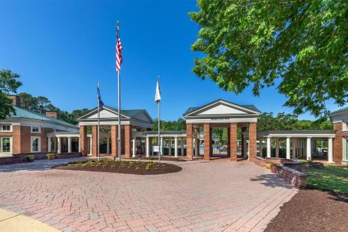 a building with an american flag in front of it at Hilton Vacation Club Greensprings Williamsburg in Williamsburg