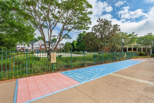a basketball court in a park next to a fence at Hilton Vacation Club Greensprings Williamsburg in Williamsburg