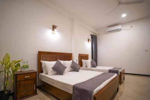 Cama o camas de una habitación en Cinnamon Forest Resort - Hikkaduwa