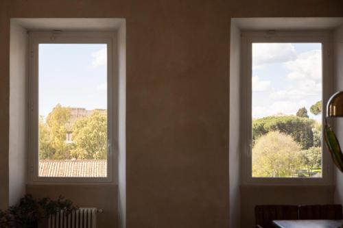 two windows in a room with a view at Labicasa in Rome