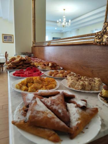 Makanan di atau berdekatan hotel