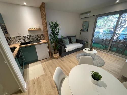 Dapur atau dapur kecil di Le Cosy Pin Rolland