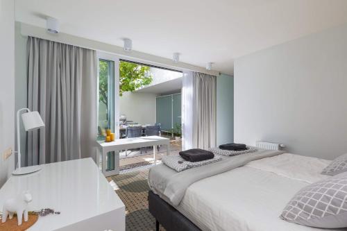 Katil atau katil-katil dalam bilik di Premium Patio Apartment
