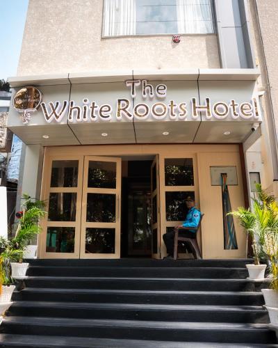 Fachada o entrada de The White Roots Hotel