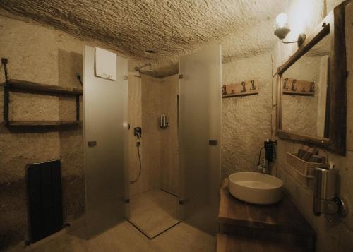 Ένα μπάνιο στο Yılkı Cave Suites