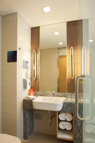 Salle de bains dans l'établissement Holiday Inn Express Beijing Dongzhimen by IHG