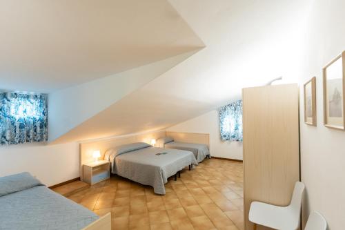 Ένα ή περισσότερα κρεβάτια σε δωμάτιο στο Quadrilocale e Mansarde Bafile241 - Adria Holiday Jesolo - FAMILY APARTMENTS