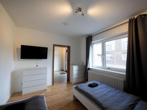 صورة لـ Monteurwohnung-fuer-6-Personen-mit-WLAN-Gaeste-WC-TV-Bad-Oldesloe-Naehe-Hamburg-Luebeck-OD11a في باد أولدزلوه