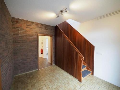 صورة لـ Monteurwohnung-fuer-6-Personen-mit-WLAN-Gaeste-WC-TV-Bad-Oldesloe-Naehe-Hamburg-Luebeck-OD11a في باد أولدزلوه