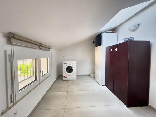 a laundry room with a washing machine and a window at Appartamento Mare e Relax in Bellaria-Igea Marina