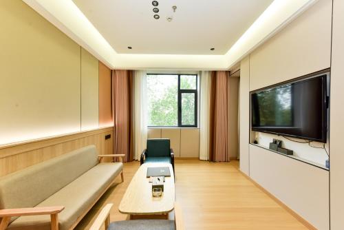 金江西北大酒店にあるテレビまたはエンターテインメントセンター