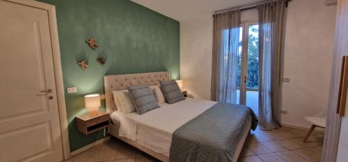 Ένα ή περισσότερα κρεβάτια σε δωμάτιο στο Lucca's Green Gem Home