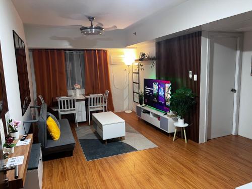 Family Haven Tagaytay - 6 Pax - Taal View - Full Kitchen - FAST Wi-Fi SERIN WEST CONDO