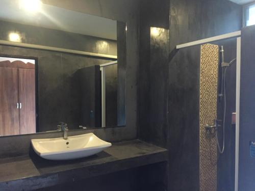Koupelna v ubytování Baan Suan Ta Hotel