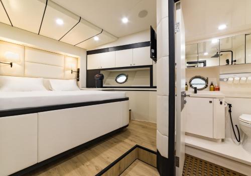 Ένα μπάνιο στο Thảo Nhi Yacht