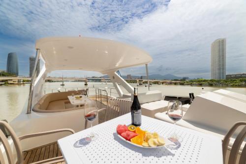 Φαγητό σε αυτό το πλωτό κατάλυμα ή κάπου εκεί κοντά