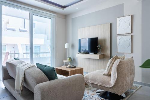 Beach Daze 1-BR Apt By Finikoudes Beach