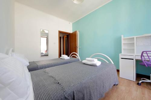Stazione Trastevere 3BR Flat by Flatinrome