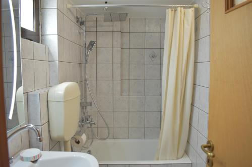 Ένα μπάνιο στο Quiet Wood-Style Maisonette