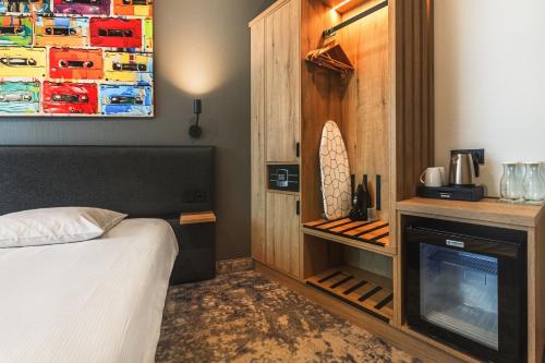 a hotel room with a bed and a fireplace at Qubus Hotel Gorzów Wielkopolski in Gorzów Wielkopolski