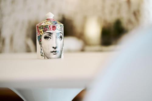 a figurine of a woman is sitting on a table at Villa in centro con Giardino e Parcheggio - La Casa della Giuliana in Santarcangelo di Romagna