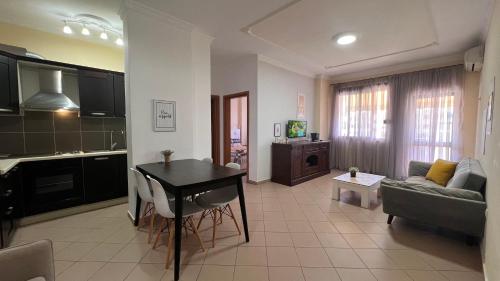 Fotografija u galeriji objekta Mikael Sea View Apartment u Draču