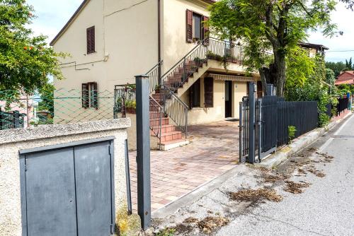 Gallery image of A28 - Poggio, ampio trilocale con portico in Poggio