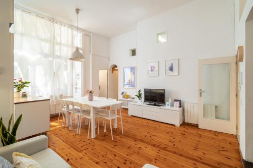 ARTSY Apartment 3BTH and 6BR FIRA Montjuic Plaza España FCB
