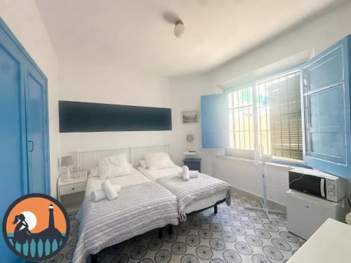 a bedroom with a bed and a tv in it at Cala Nuevo Montijo by Bossh! Apartments in Chipiona