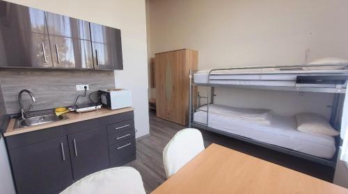 a kitchen with two bunk beds in a room at Drei Bären Hotel & Apartments in Aichach