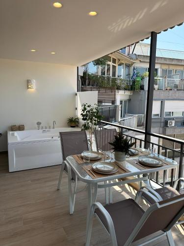 Luxury apartment 70m2 with 2 bedrooms ,balcony and jacuzzi , Downtown Thessaloniki