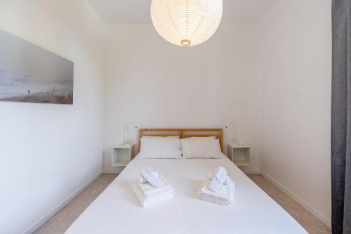 Green Certosa - Bright & Modern - 2 Steps from Train Station by InnStay