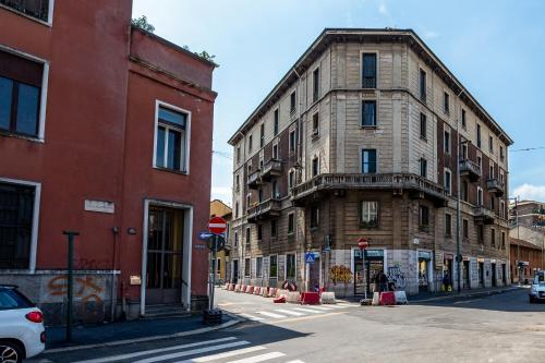 Green Certosa - Bright & Modern - 2 Steps from Train Station by InnStay