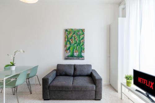 Green Certosa - Bright & Modern - 2 Steps from Train Station by InnStay