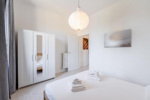 Green Certosa - Bright & Modern - 2 Steps from Train Station by InnStay
