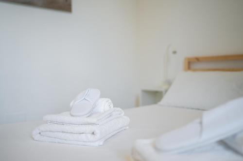 Green Certosa - Bright & Modern - 2 Steps from Train Station by InnStay