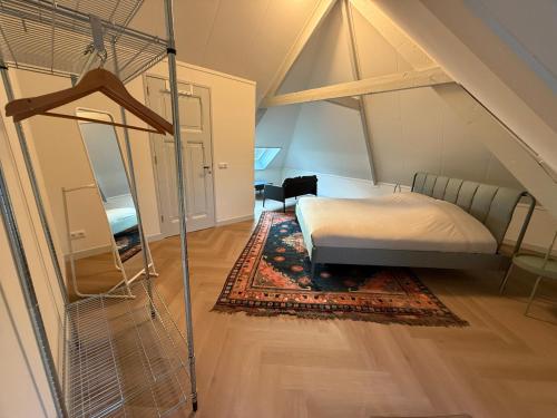 a bedroom with a bed in the attic at Stadslogement No 11-13 in Harderwijk