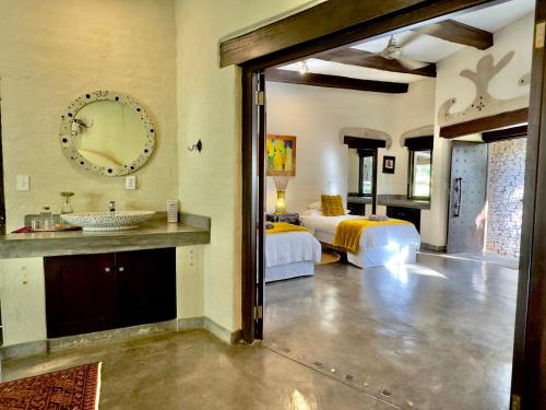 Φωτογραφία από το άλμπουμ του Tinkers Lakeside Lodge - Kruger σε White River