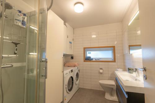 Et badeværelse på Tromsø Town and Nature 2 bedroom apt