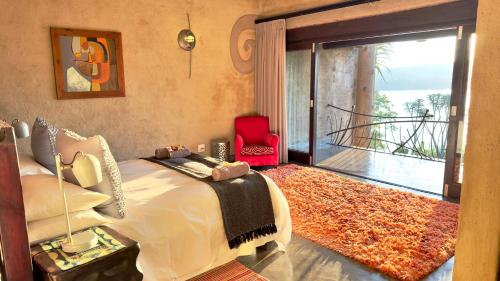 Χώρος καθιστικού στο Tinkers Lakeside Lodge - Kruger