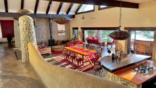 Χώρος καθιστικού στο Tinkers Lakeside Lodge - Kruger