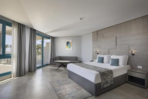 Postel nebo postele na pokoji v ubytování V Hotel Sharm El Shiekh