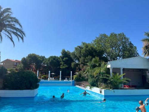 Photo de la galerie de l'établissement Appartement T2 proche de la plage avec parking gratuit, à Canet