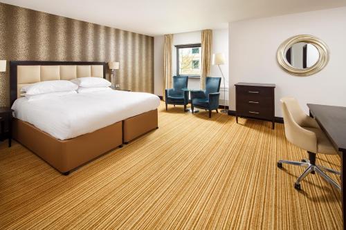 Ένα ή περισσότερα κρεβάτια σε δωμάτιο στο Nottingham Belfry Hotel & Spa