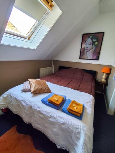 a bedroom with a bed with two towels on it at Casa Elburg in Elburg