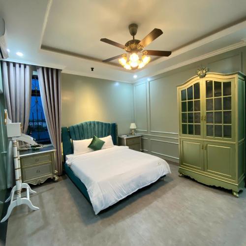 a bedroom with a bed and a ceiling fan at Eco Bliss Hotel in Thôn Lại Thê