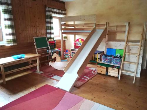 Una cama o camas en una habitación de Brettmaisserhof