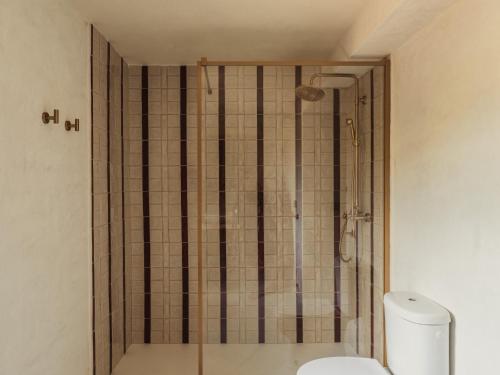 Un baño de Off Grid Girona - NEW OPENING